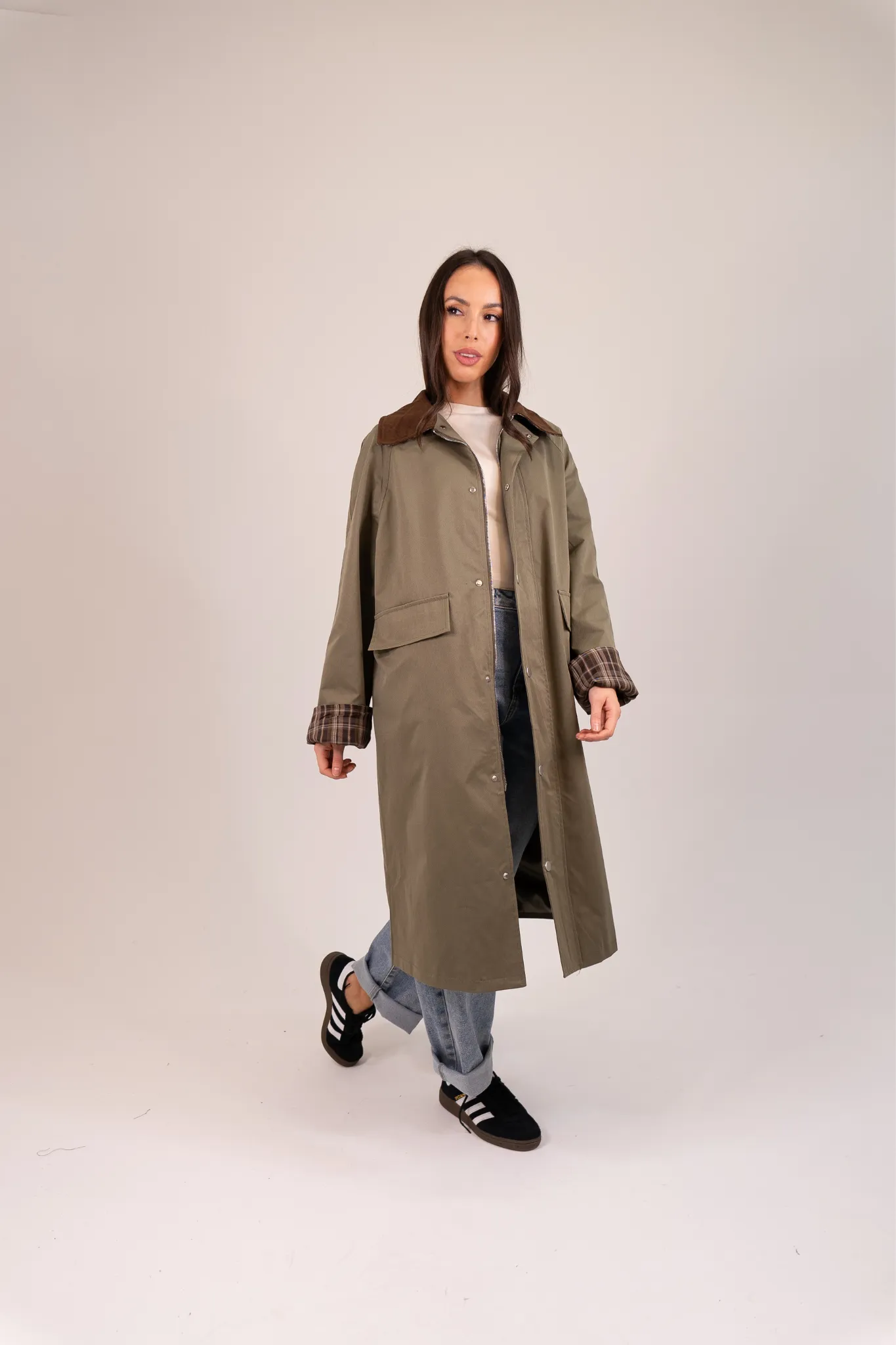 Caitlyn Contrast Collar Trench Coat In Khaki