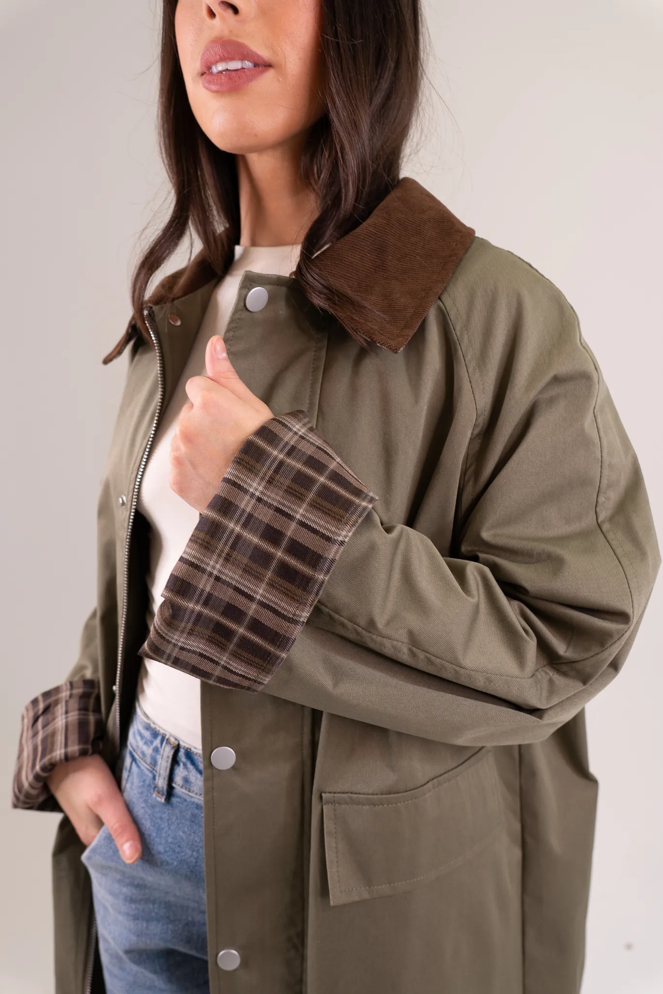 Caitlyn Contrast Collar Trench Coat In Khaki