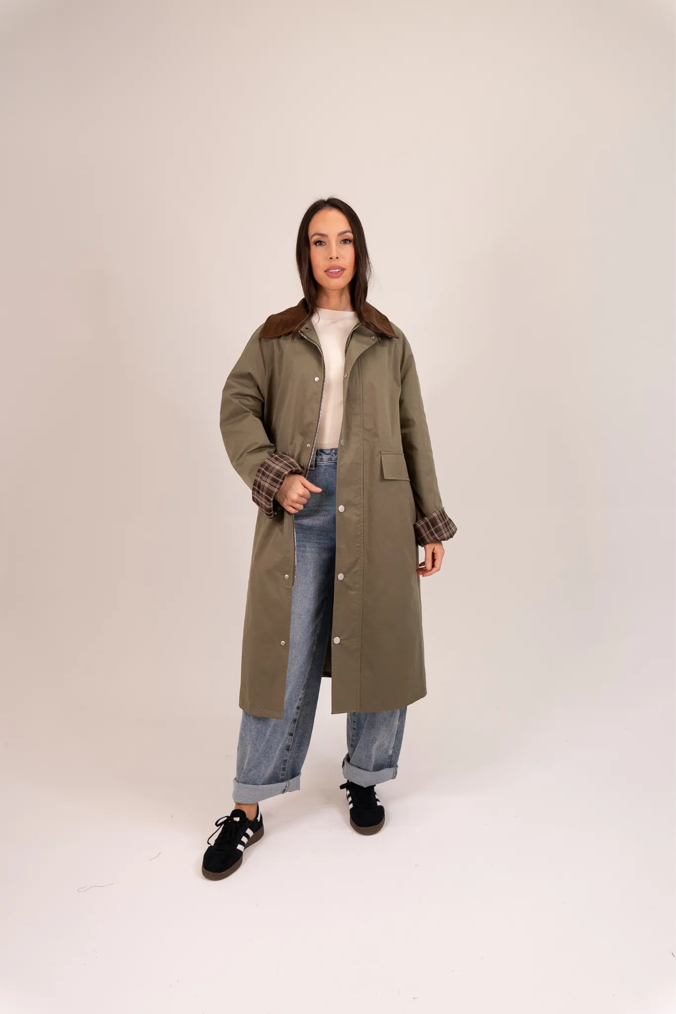 Caitlyn Contrast Collar Trench Coat In Khaki