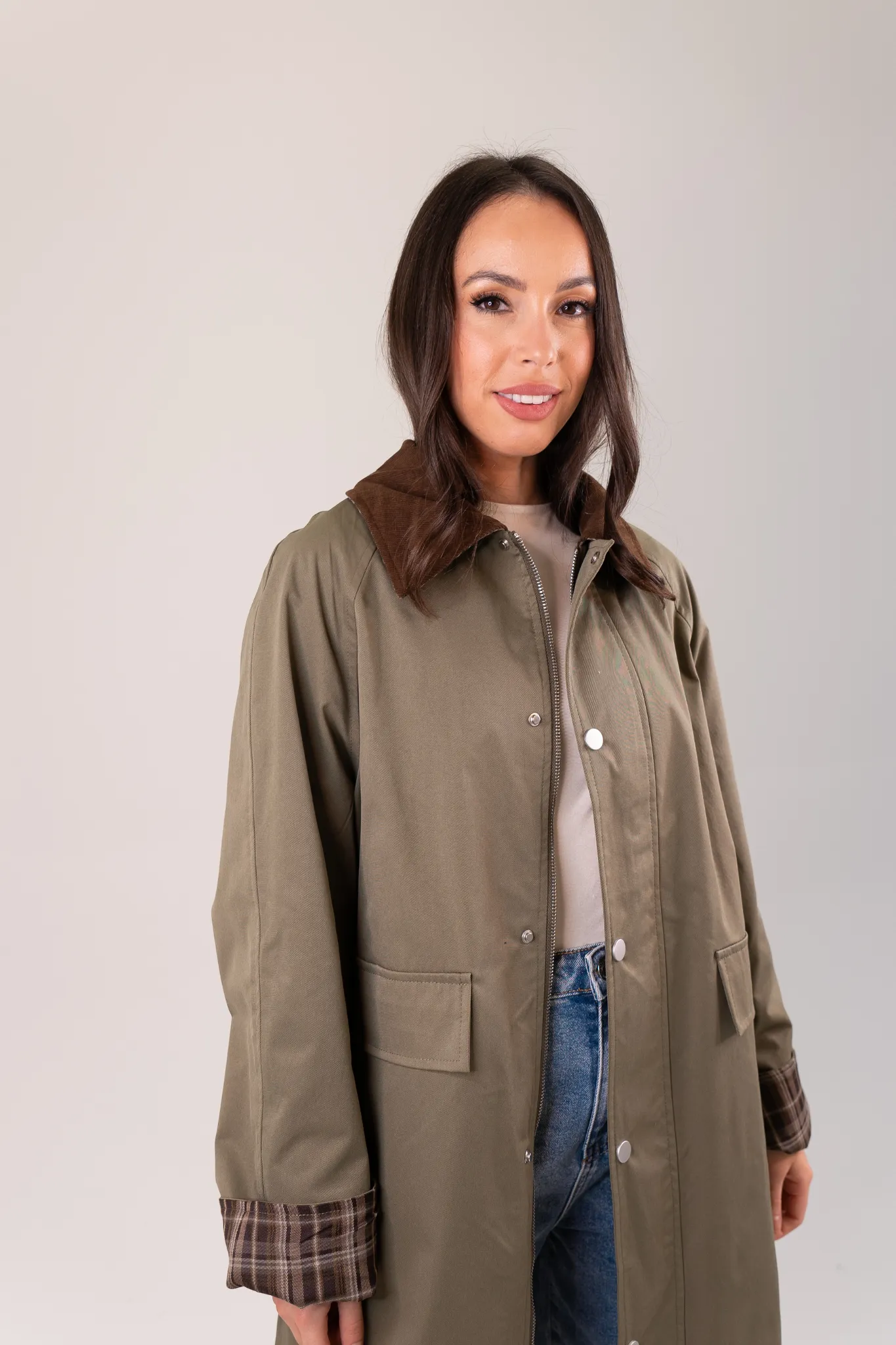 Caitlyn Contrast Collar Trench Coat In Khaki