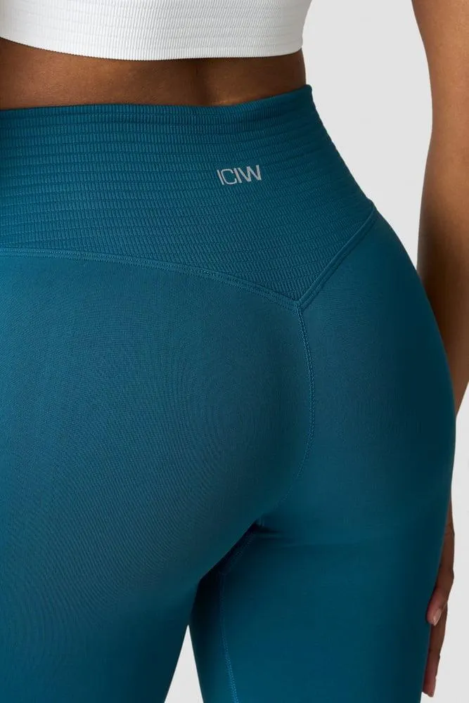 Define Seamless V-shape Biker Shorts