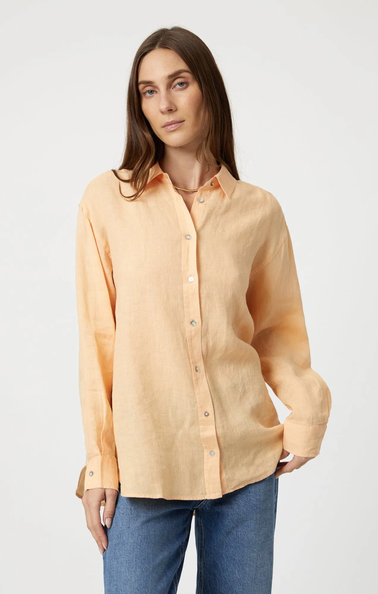 LINEN BUTTON-UP SHIRT IN CARAMEL CREAM