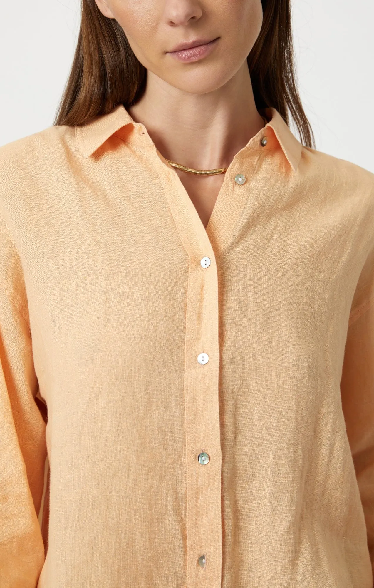 LINEN BUTTON-UP SHIRT IN CARAMEL CREAM